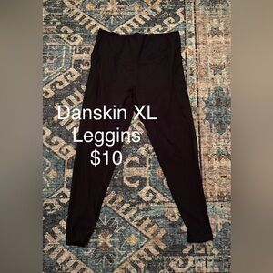 Danskin women’s XL black bow length leggings